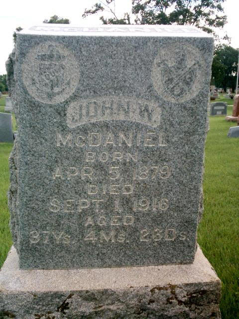 mcdaniel_john_tombstone.jpg (79036 bytes)