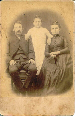 ma_pa_child1.jpg (26001 bytes)