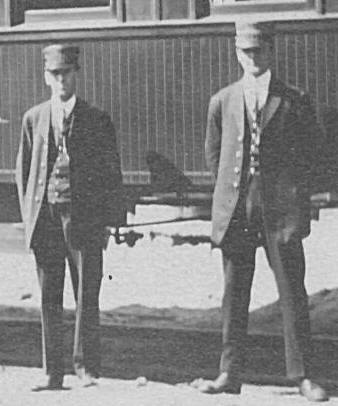 stationmaster_conducter.jpg (23880 bytes)