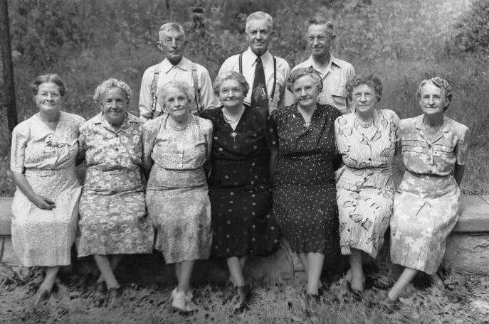 snyder_reunion2.jpg (76664 bytes)