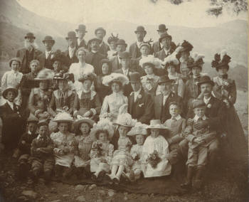 wedding.jpg (20904 bytes)