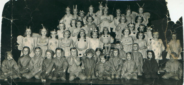 desloge_kindergarten_1949.jpg (214381 bytes)