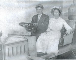 frank_mary_stlouis.jpg (12341 bytes)