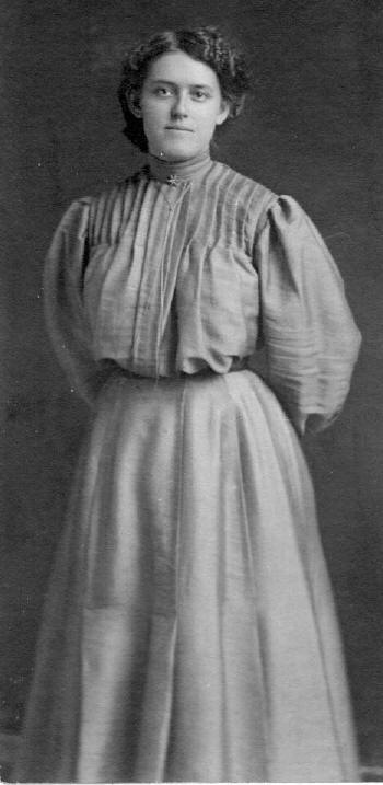 lizzie_marchand2.jpg (35084 bytes)
