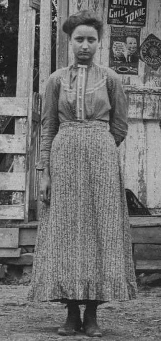 moore_nora_alice.jpg (47711 bytes)