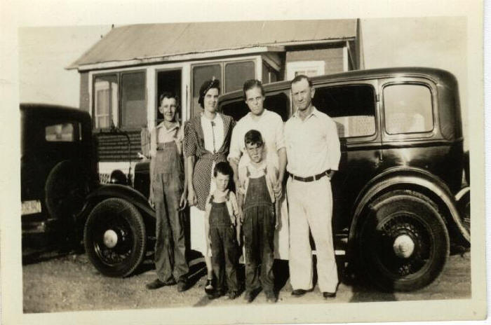 roy_gann_family.jpg (52405 bytes)
