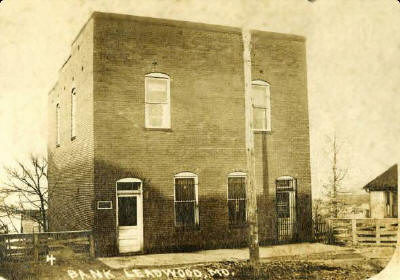 lw_bank.jpg (25102 bytes)